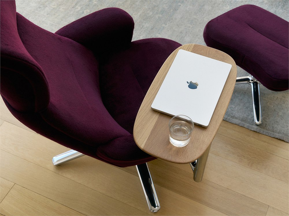 Diffrient Lounge in a premium upholstered finish