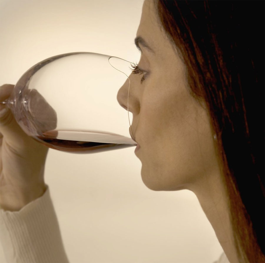 Wine Glasses With Nose Grooves