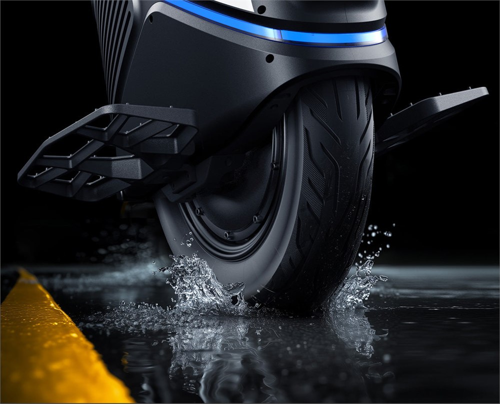 INMOTION V9 tire splashing through wet pavement