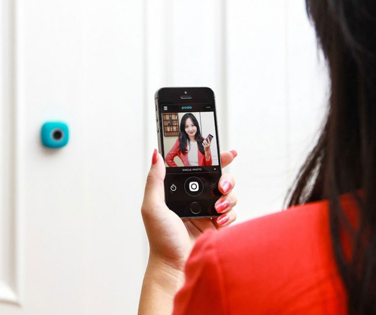 Podo: A Camera That Sticks To The Wall, Replaces Selfie Sticks