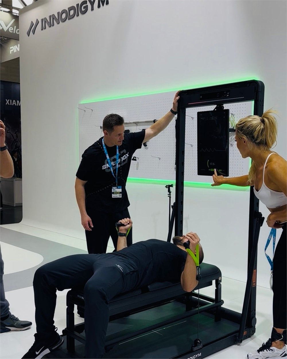 The OMNI X1 smart gym used with bench and long bar accessories