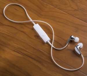 These Wireless Ear Bud Headphones Connect To Your Phone via Bluetooth