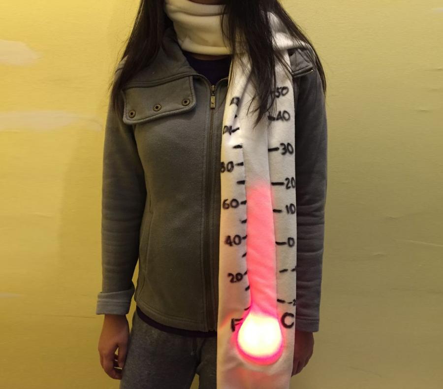 This Giant Thermometer Scarf Actually Shows The Temperature