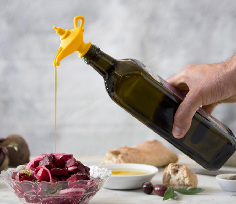 Oiladdin: An Oil Pourer/Stopper Shaped Like the Genie Lamp from Aladdin