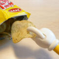 This Potato Chip Grabber Keeps Your Hands Clean While Snacking