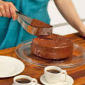 Magisso Cake Server and Slicer Lets You Easily Squeeze and Serve
