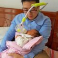 This Hands-Free Baby Bottle Holder Has a Flexible Arm To Make Your Life Easier