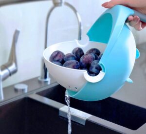 This Genius Self-Balancing Colander Dumps Water, But Keeps Food Upright
