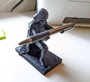 This Bowing Darth Vader Pen Holder Should Be On Every Star Wars Geeks Desk