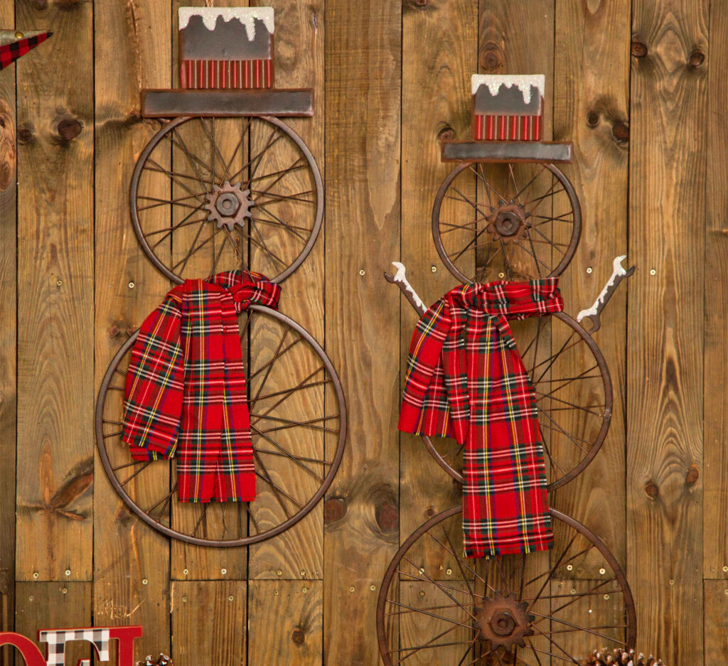 These Vintage Bicycle Wheels Turned Into Snowmen Make Super Cute Christmas Decorations