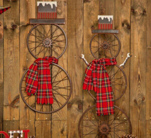 These Vintage Bicycle Wheels Turned Into Snowmen Make Super Cute Christmas Decorations