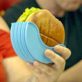 This Genius Hamburger Holder Prevents Juices and Sauces From Making a Mess