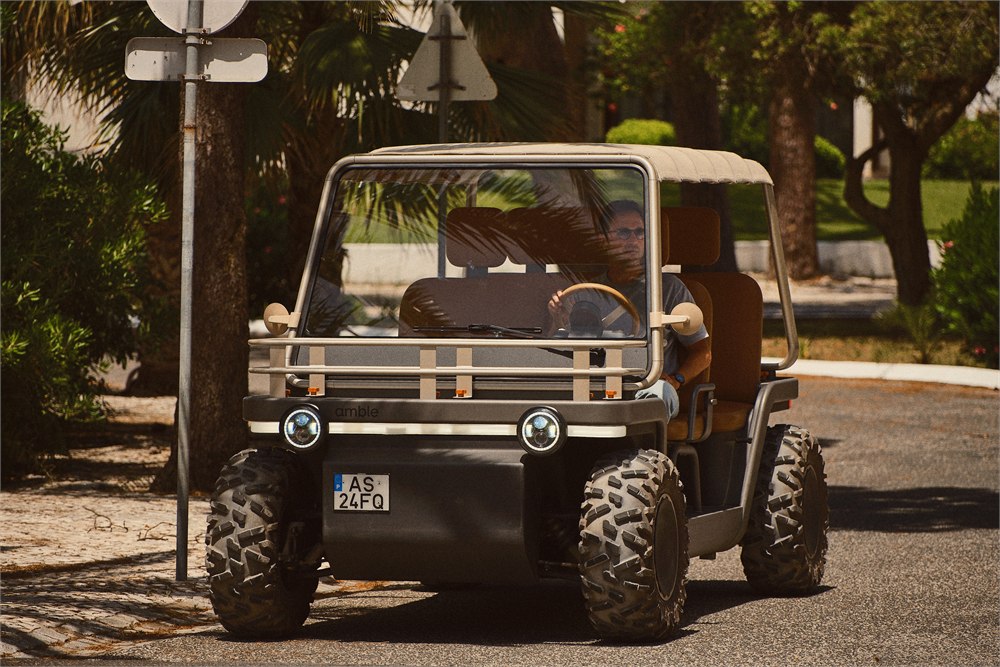 Amble One windshield soft top and open cabin details