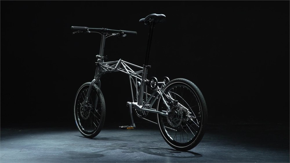 Front three-quarter view of the Tetra space-frame folding bike