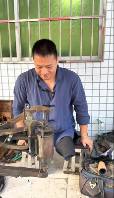 BrainCo bionic hand user working at a repair stall