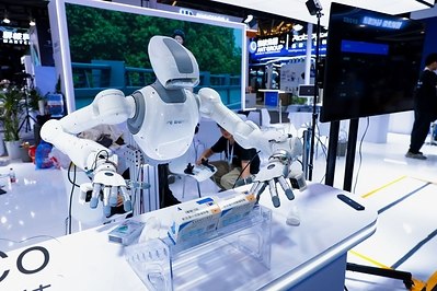 BrainCo WAIC robotics demonstration with bionic hand context