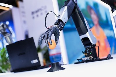 BrainCo WAIC 2026 robotic platform demonstration