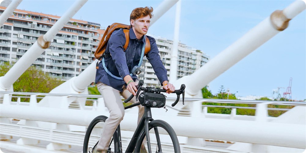 Rider carrying Cordalock while cycling through the city