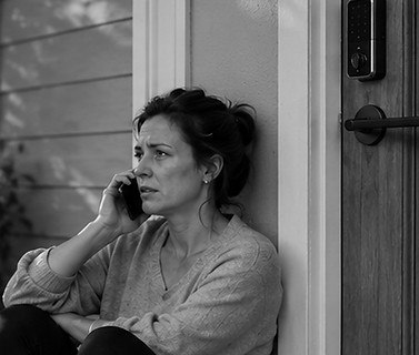 Person using the DESLOC V150 Plus smart lock at a front door