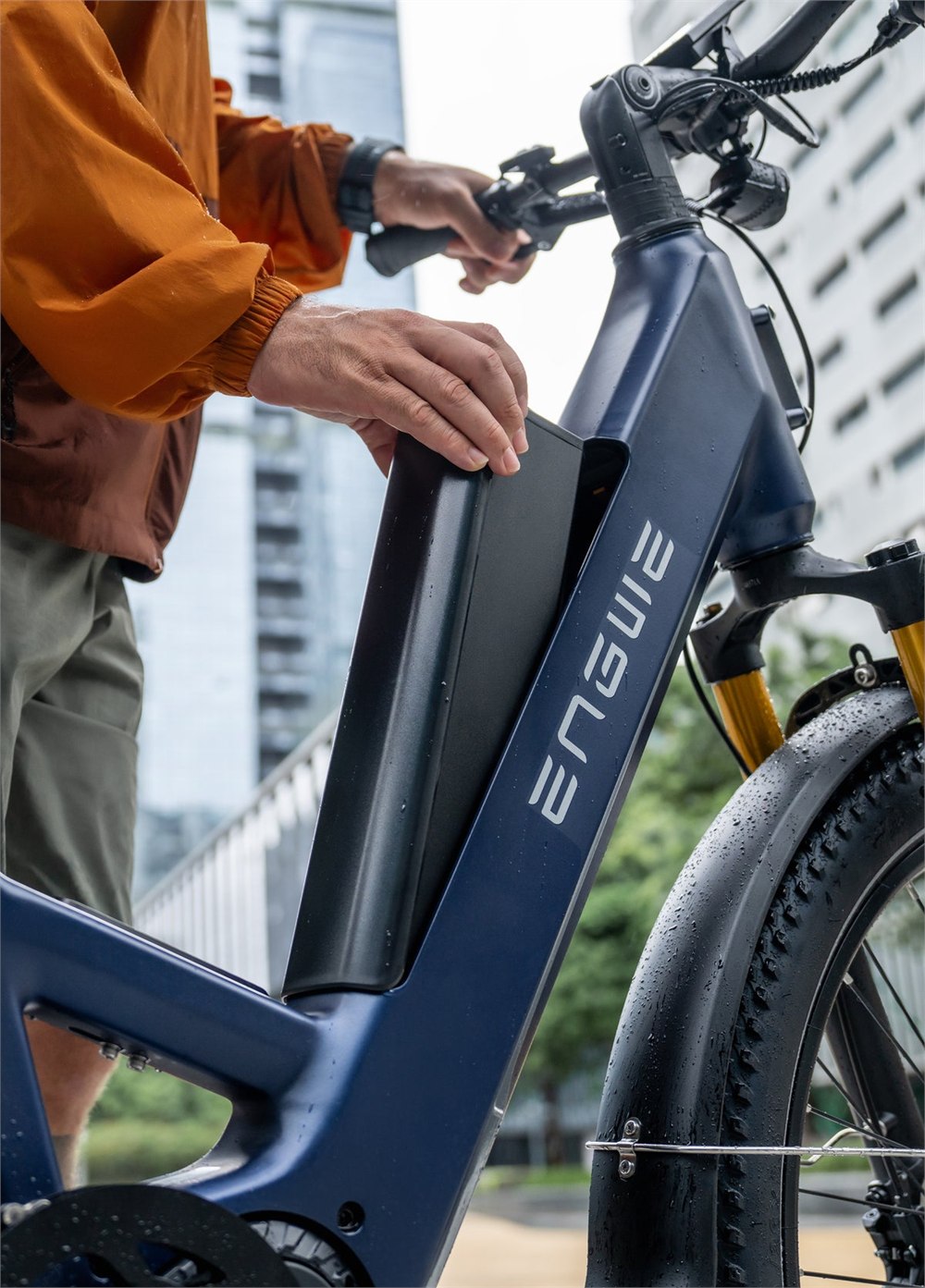 ENGWE E26 3.0 Pro removable battery detail