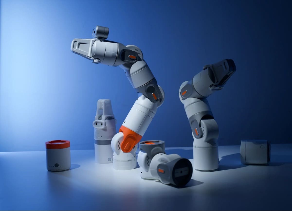 Kynooe One modular connector diagram showing robotic arm attachment points