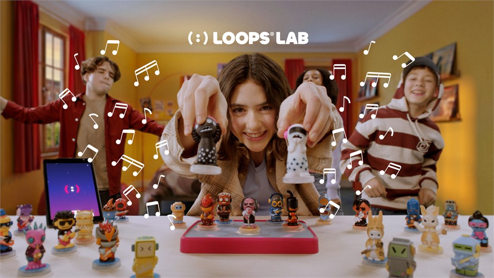 Loops Lab responsive stage being used for tabletop beat making