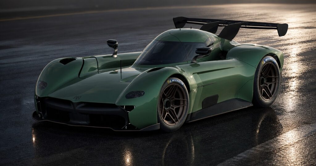 McMurtry Spéirling PURE electric fan track car on a racetrack