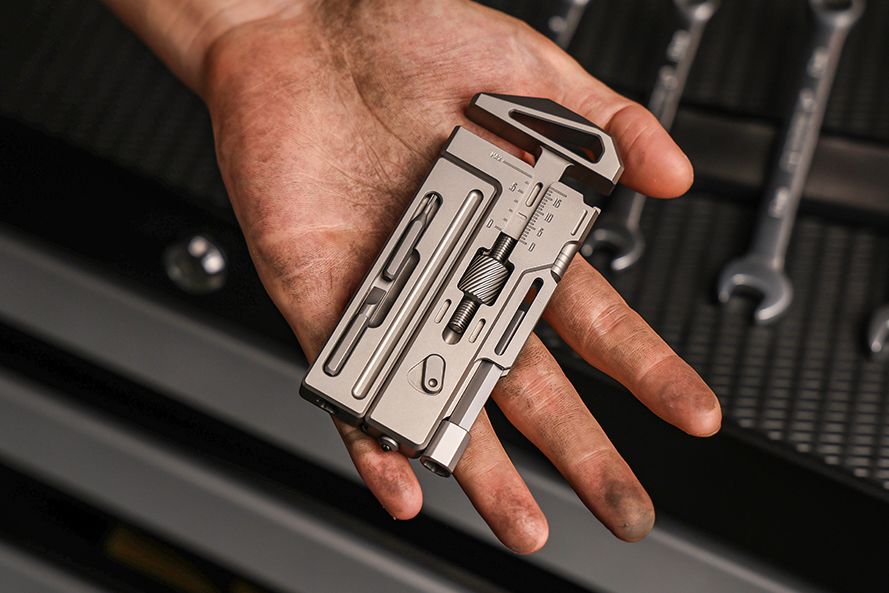 Close view of the OmniPro Wrench 3.0 adjustable titanium wrench body