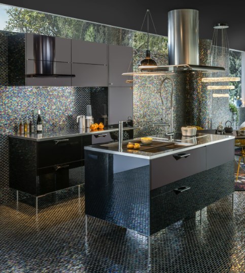 Toyo Kitchen Style CORE compact zero-flow kitchen in a modern showroom