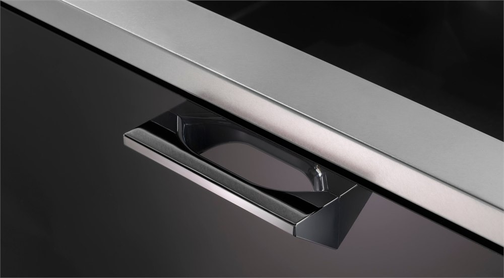 CORE kitchen chrome A Handle detail