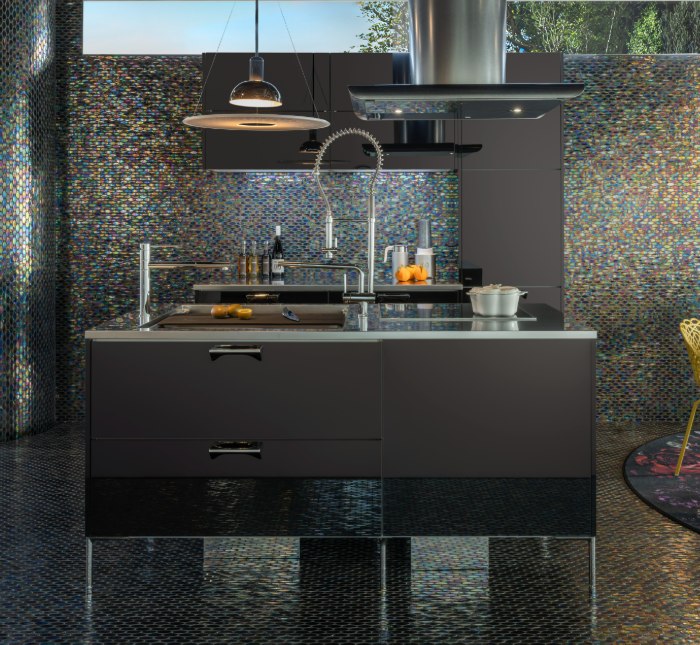 Front view of the CORE kitchen with matching dark finishes and stainless worktop
