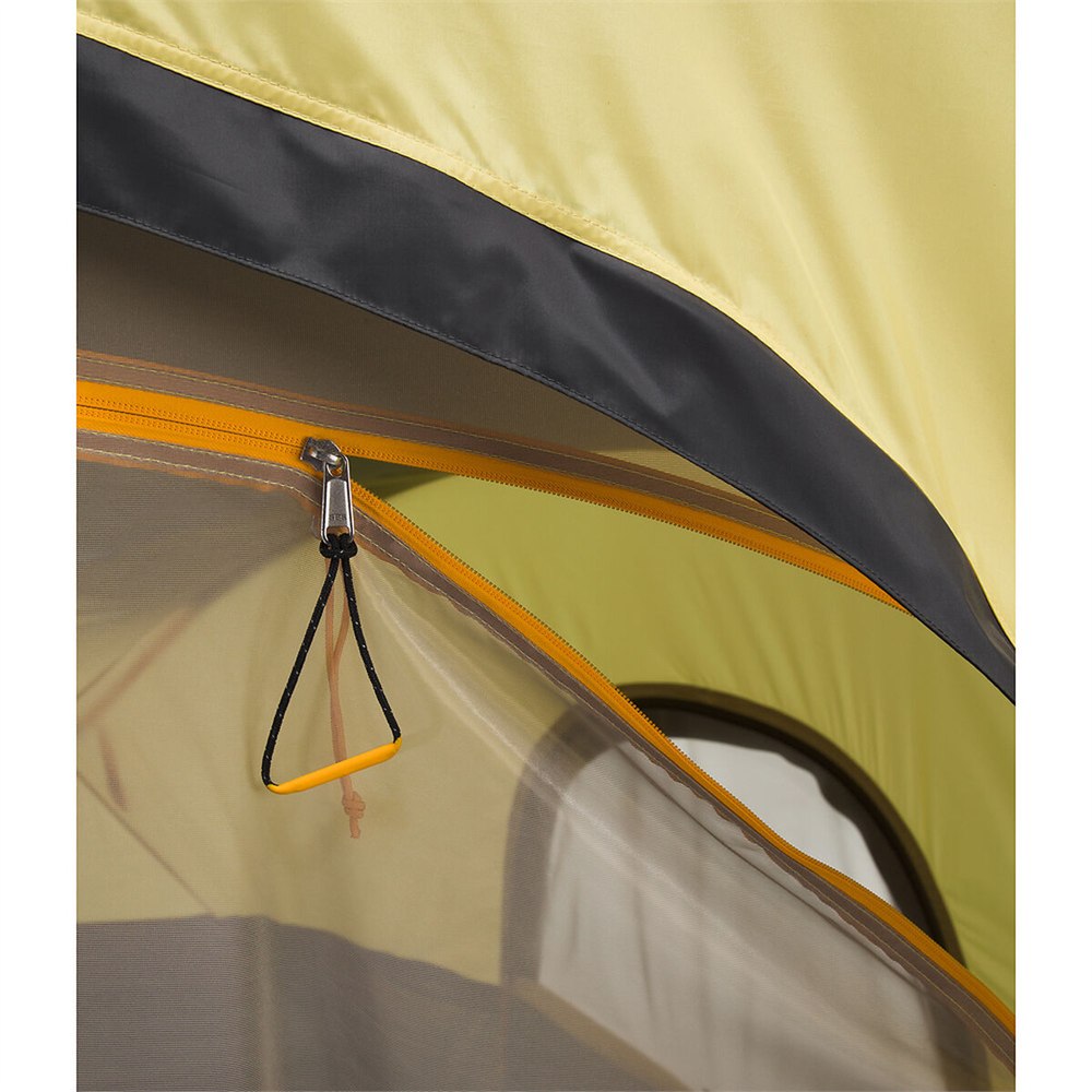 Universal Wawona 3 oversized zipper pull and doorway detail