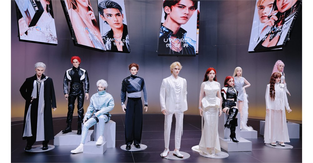 UWORLD U1 ultra-bionic humanoid robot lineup shown during the launch event