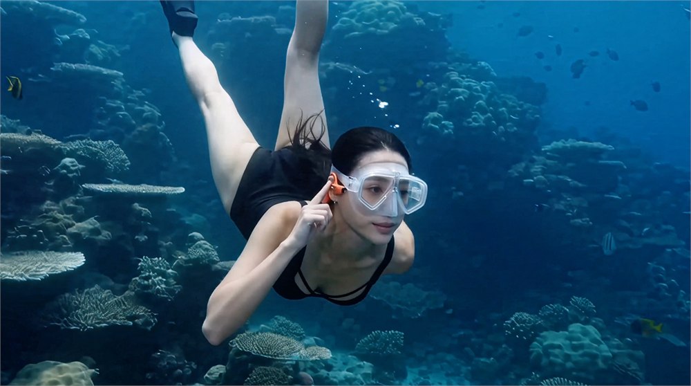 VibeLens MusicCam Pro 4K POV camera headset worn with a helmet