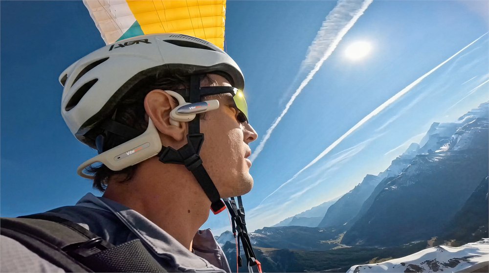 VibeLens MusicCam Pro showing a point-of-view camera setup for outdoor recording