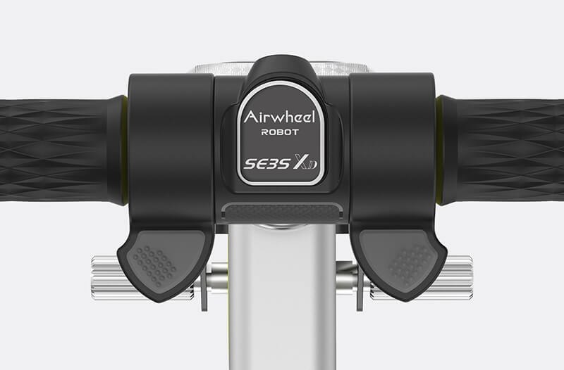 Airwheel SE3SXD smart suitcase hardware detail