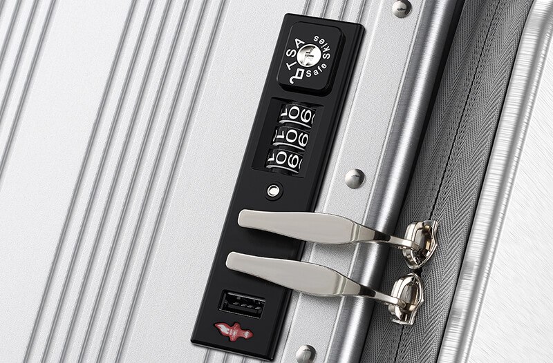 Airwheel SE3SXD TSA lock and USB charging port