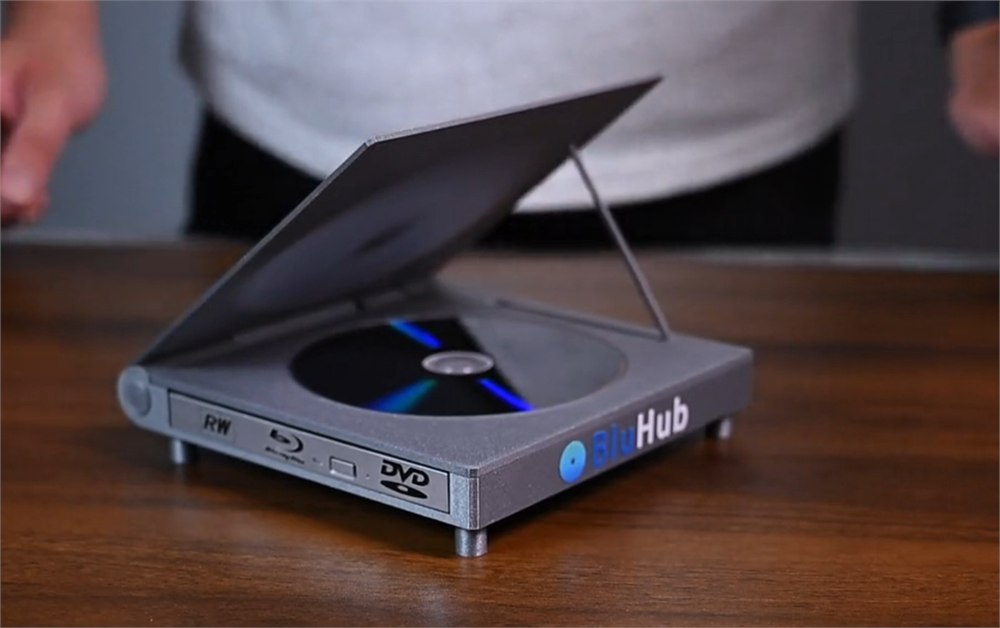BluHub card reader side with SD and microSD slots visible