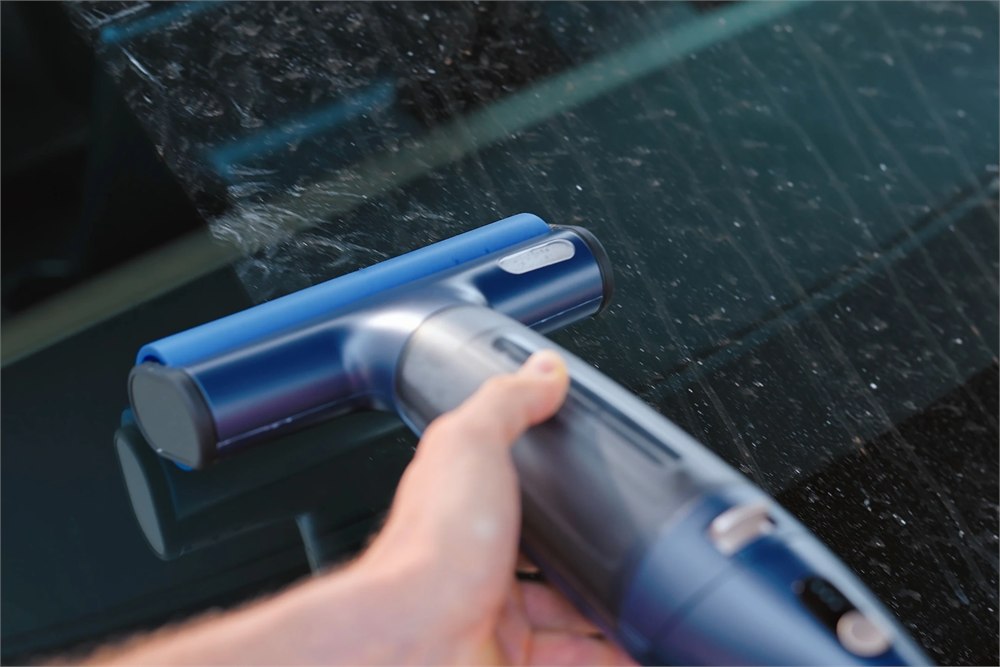 DIISEA C7 blue roller close-up on a car window