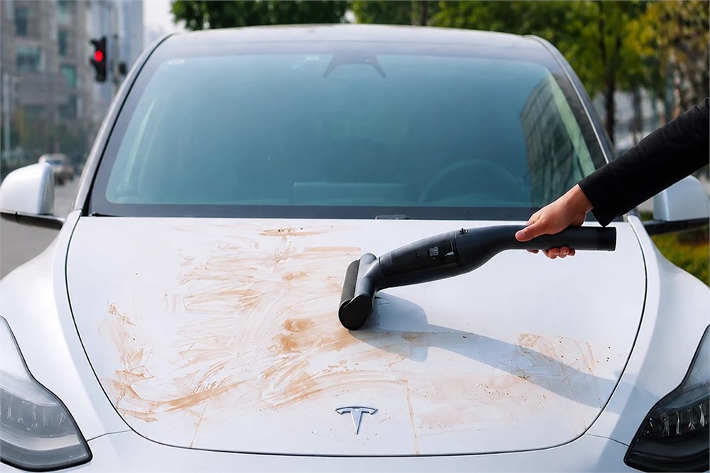DIISEA C7 portable washer cleaning mud from a car hood