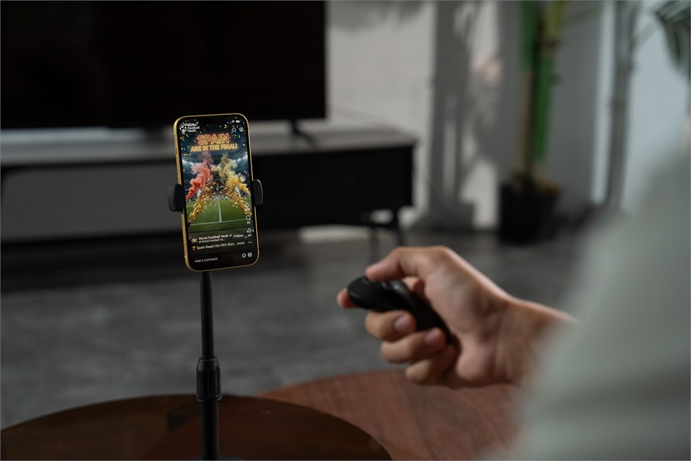 DS21 handheld controller used as a remote for a smartphone