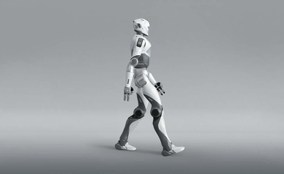 EngineAI T800 humanoid robot walking in a motion demo