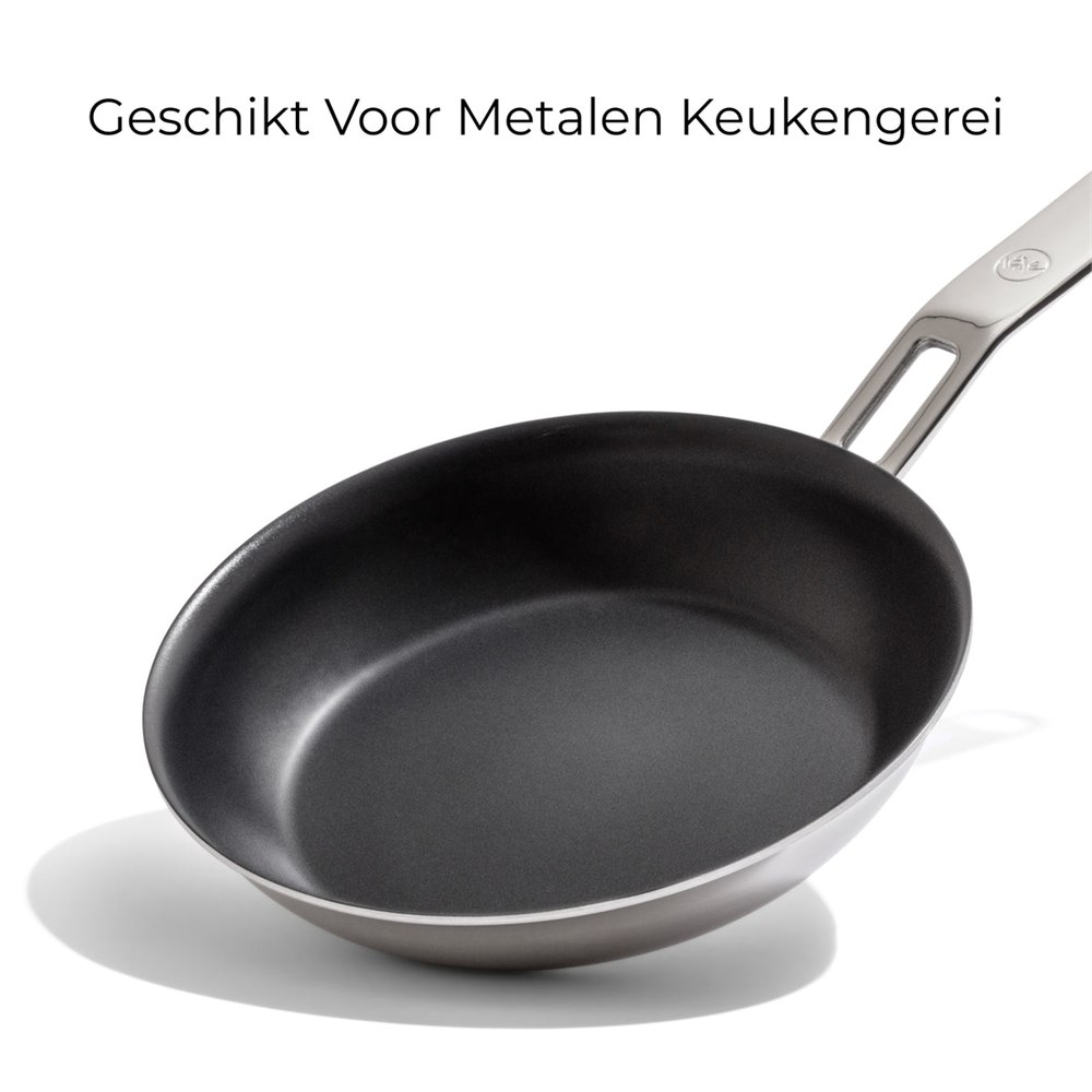 Everpan frying pan shown with a metal-utensil-safe surface callout