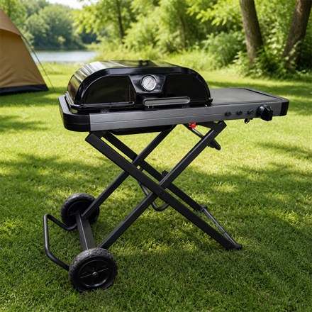 This Rolling Outdoor Kitchen Folds Into an SUV-Friendly Grill Station