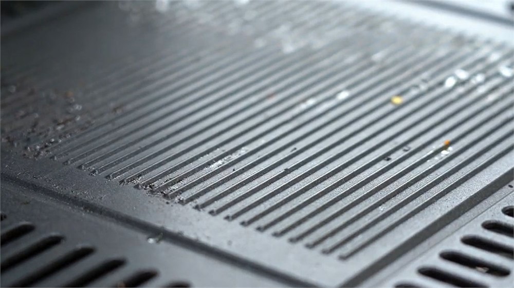 The Fold & Go uses a non-stick cooking surface with griddle and grill-style zones.