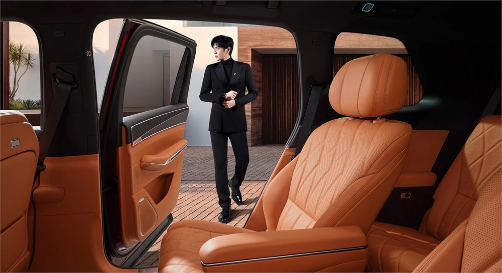 Geely Galaxy Cruiser 700 interior with orange seats and wide cabin view