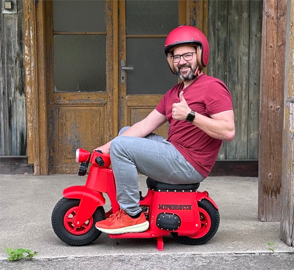Mirandetta 3D-printed suitcase motorbike build photo 1