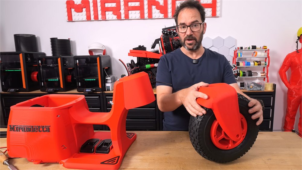 Mirandetta 3D-printed suitcase motorbike build photo 2