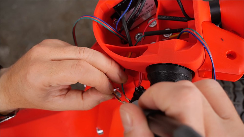 Mirandetta 3D-printed suitcase motorbike build photo 5