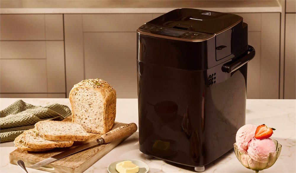 Panasonic SD-PMC100 bread and ice cream maker with finished loaf